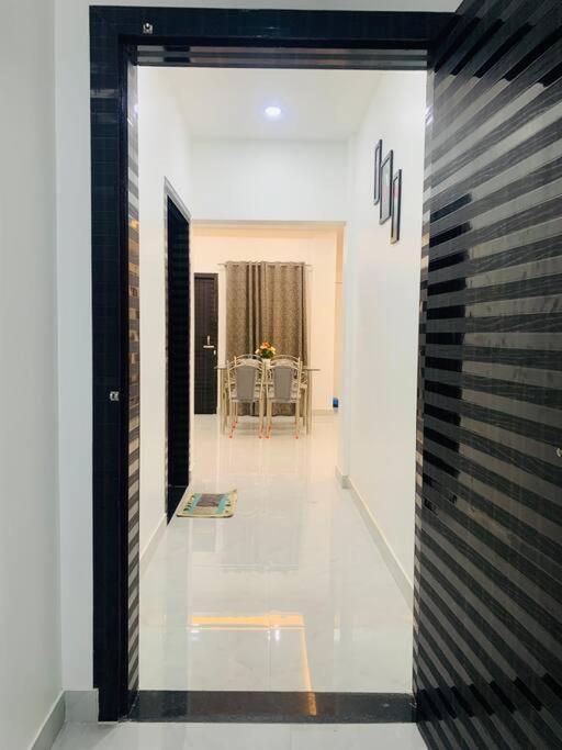 グワーハーティーWhite Orchid, Unique & Stylish, Executive 2Bhk.アパートメント エクステリア 写真